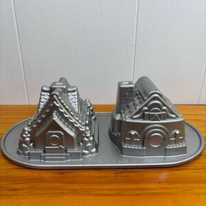 Nordic Ware Gingerbread House Pair 3D Heavy Cast Aluminum Non-Stick Holiday‎ Pan